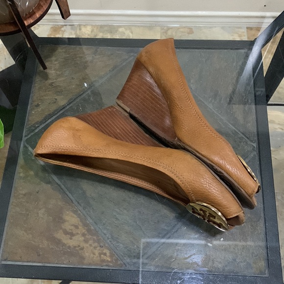 TORY BURCH Sally Peep Toe Wedge Tan Brown Leather Heel Pump - Picture 4 of 13